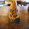 Campanella ocra con fiorellini azzurri 8x5 cm
