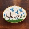 Ovale di legno con uccellini e campanelle azzurre - immagine 2