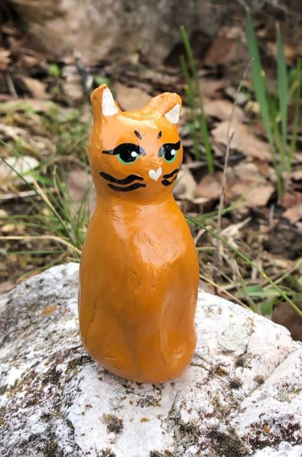 Gattino di ceramica ocra